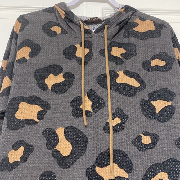 - NWT Bombom Pullover Hoodie Leopard Prints size M - Picture 3 of 11